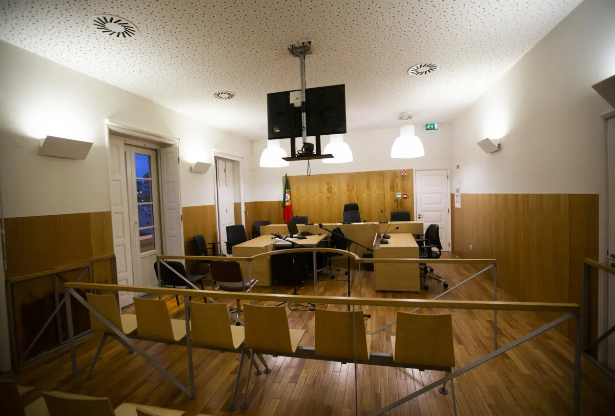 Tribunal de Bragança não conseguiu ouvir a arguida, que optou pelo silêncio em audiência