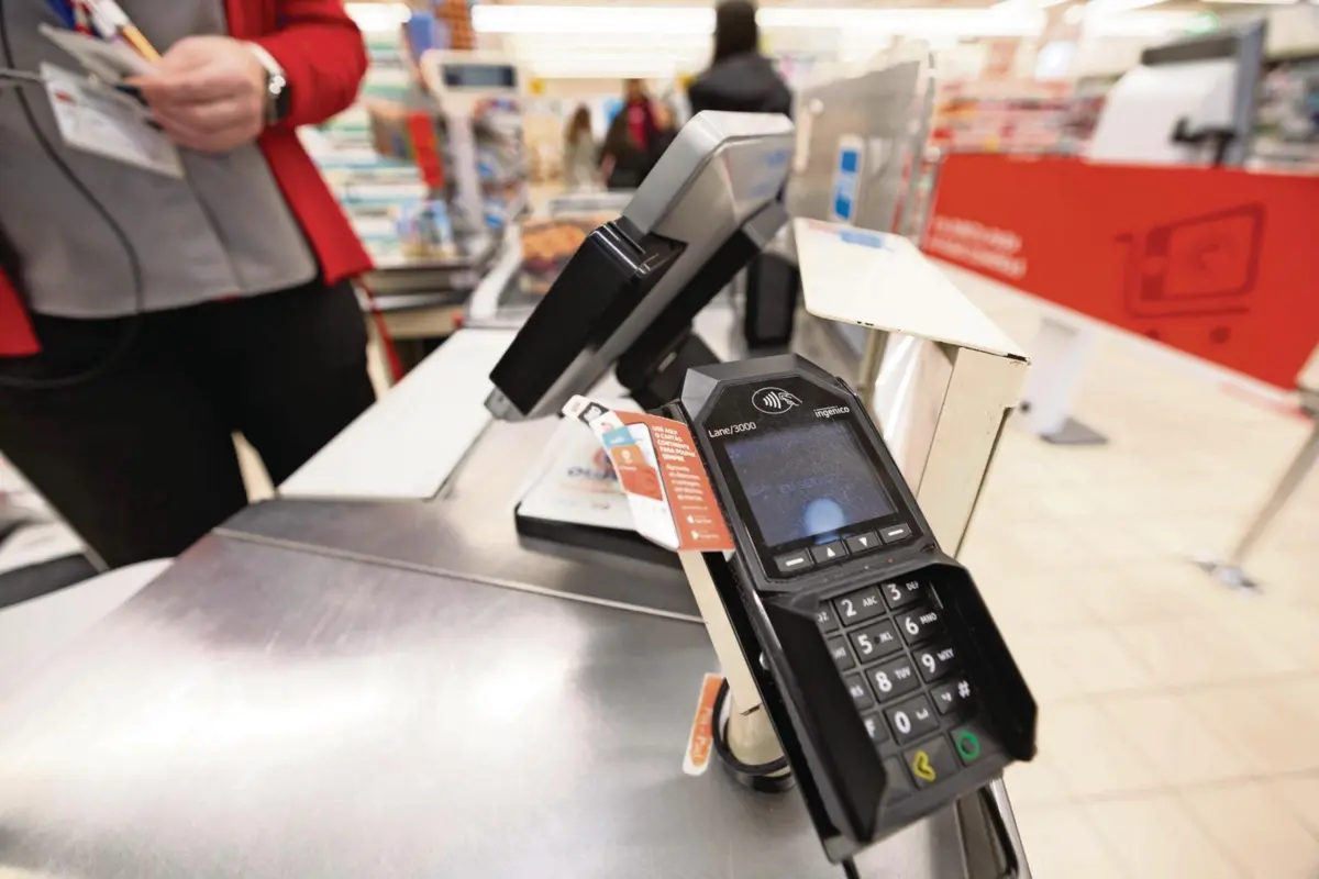 Trabalhadores de supermercados entre os que mais trabalham ao domingo