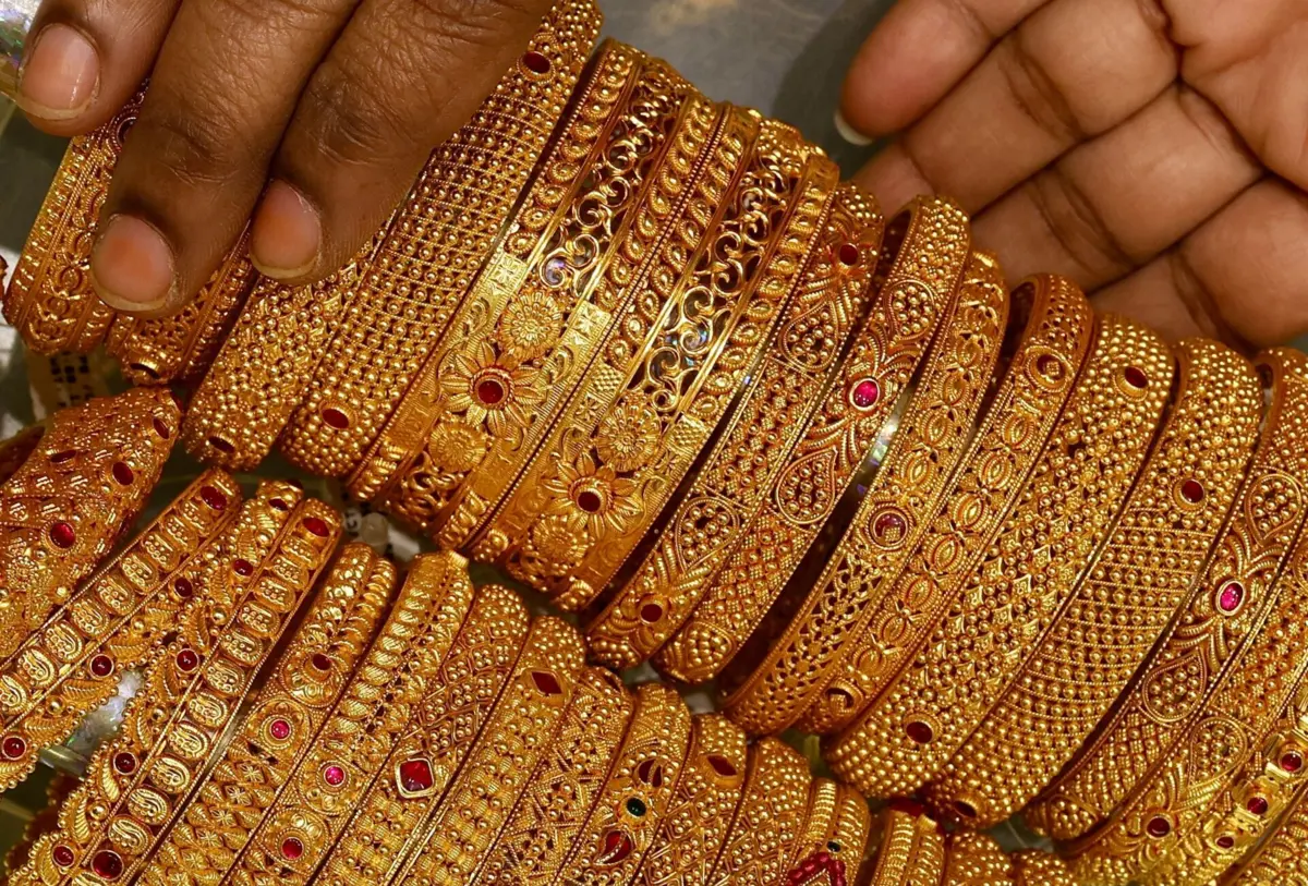 Em 8 de outubro, o ouro superou, pela primeira vez, a barreira dos 4.000 dólares por onça