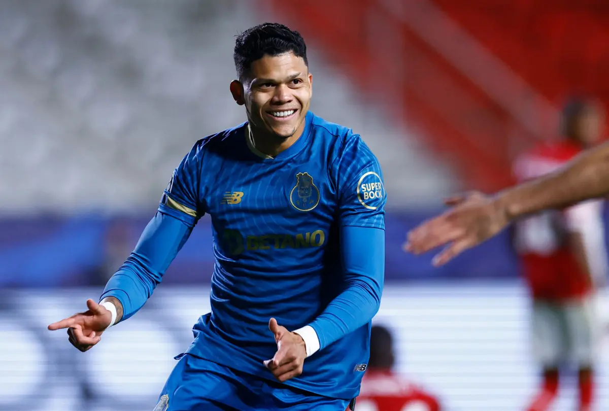 Evanilson completou um hat-trick na vitória do F. C. Porto diante do Antuérpia, para a Liga dos Campeões