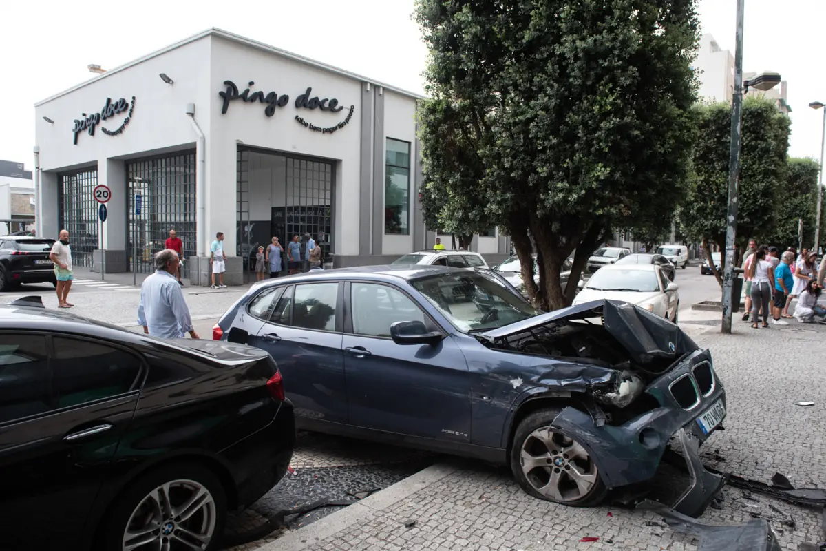 Acidente não provocou quaisquer feridos, apenas danos materiais