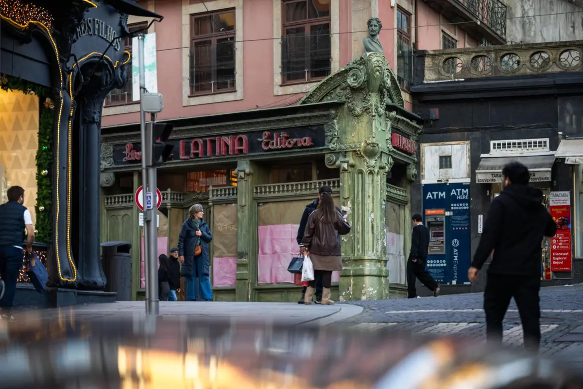 Imagem de contexto do artigo Livraria Latina reabriu na Baixa do Porto e mudou o nome para Bertrand