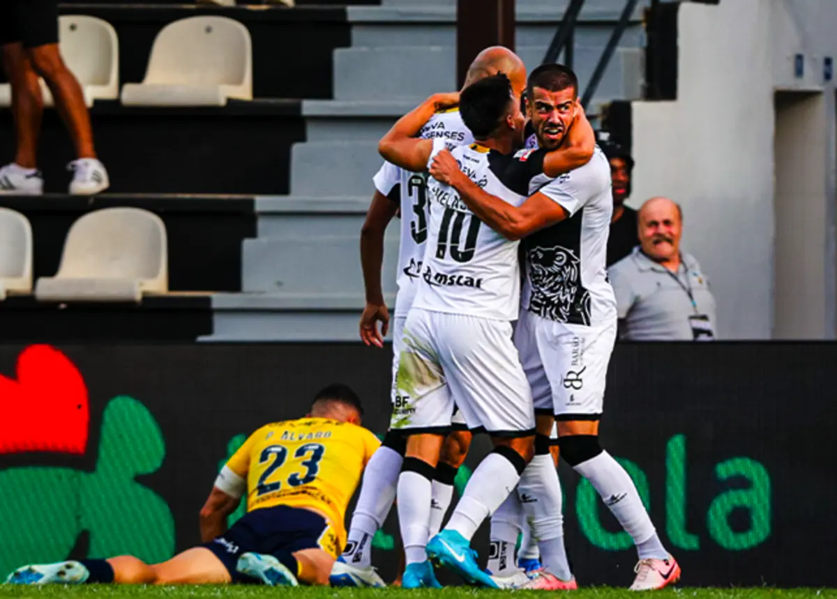 Farense garantiu a vitória no último lance do encontro