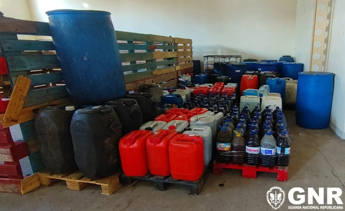 Foram apreendidos 9229 litros de bebidas espirituosas