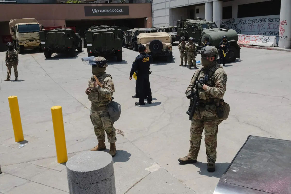Todas as tropas destacadas para os protestos estão a passar por vários dias de formação sobre distúrbios civis