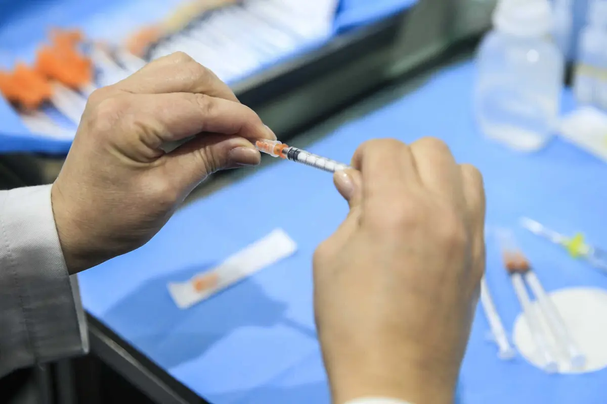 Oito casos confirmados em pessoas não vacinadas