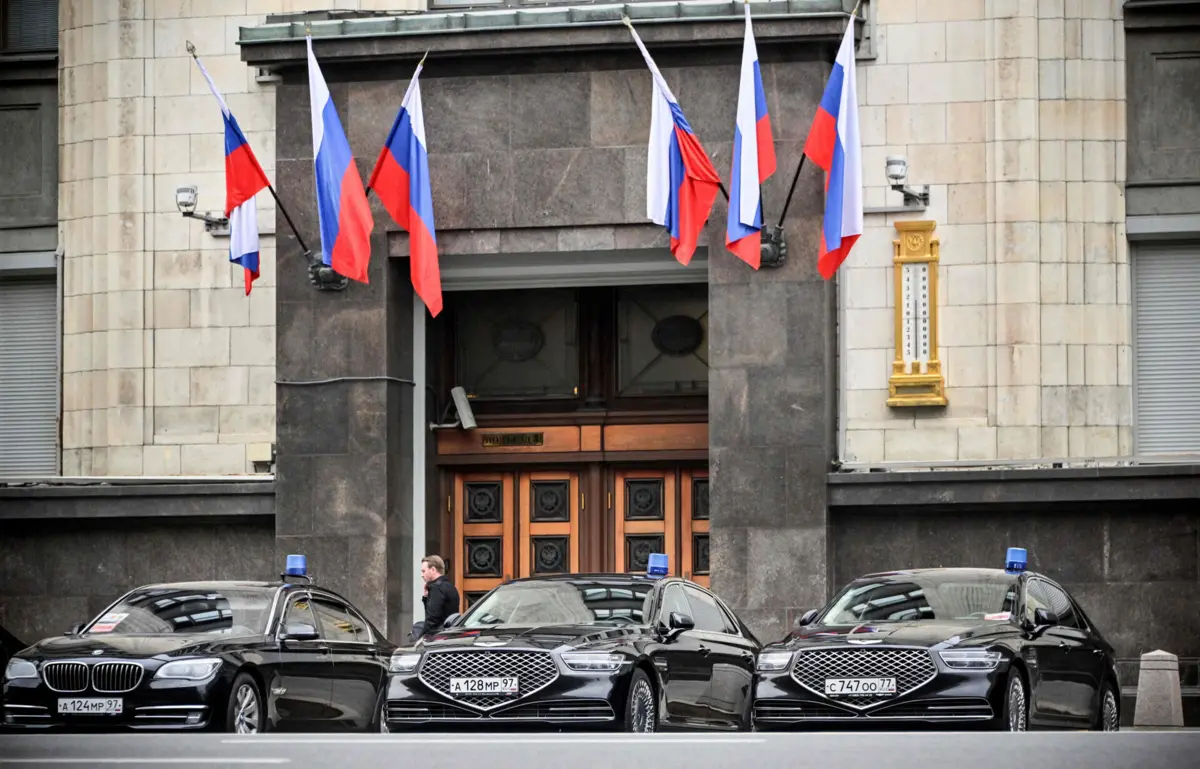 Novo pacote inclui proibição a partir de 1 janeiro de 2024 de importação, compra ou transferência, direta ou indireta, de "diamantes originários da Rússia"