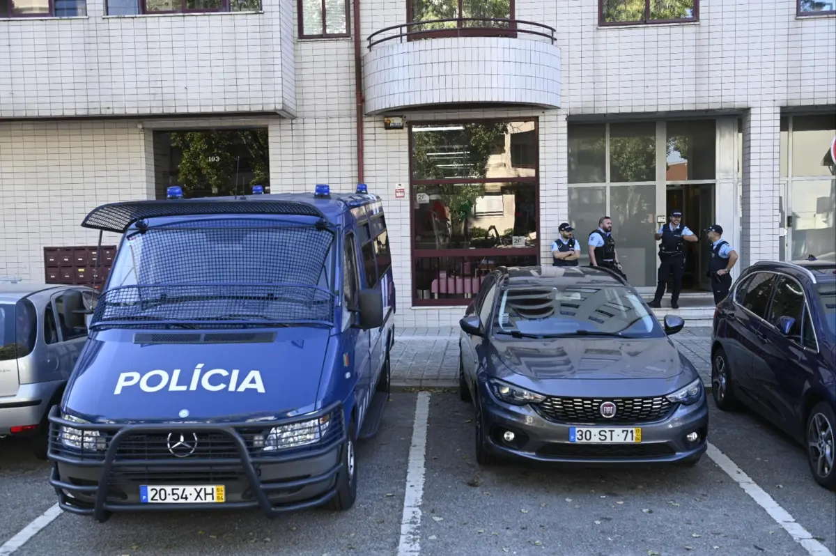 A operação visa os elementos que integravam grupos que levavam a cabo os falsos peditórios, mas também instituições que davam cobertura a este esquema criminoso