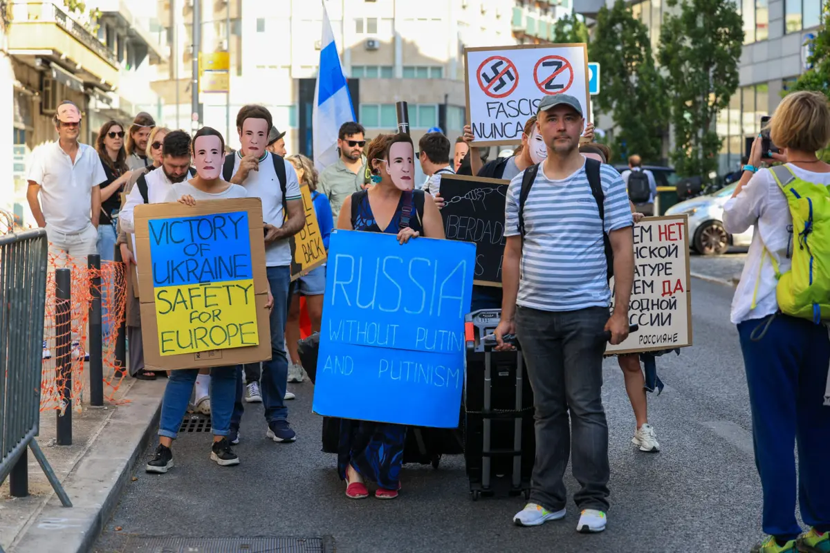 Imagem de contexto do artigo Navalny homenageado junto a embaixada russa em Lisboa no seu aniversário