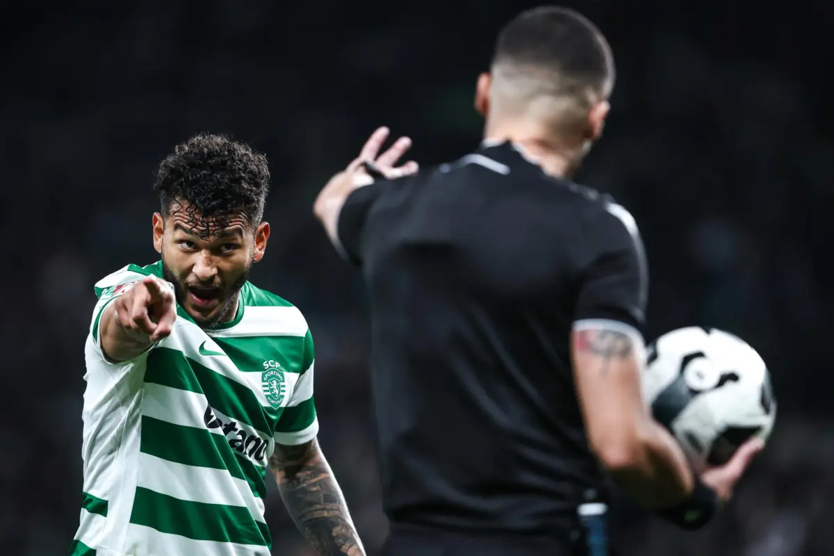 Gesto de Luis Suárez tem sido muito criticado pelo F. C. Porto