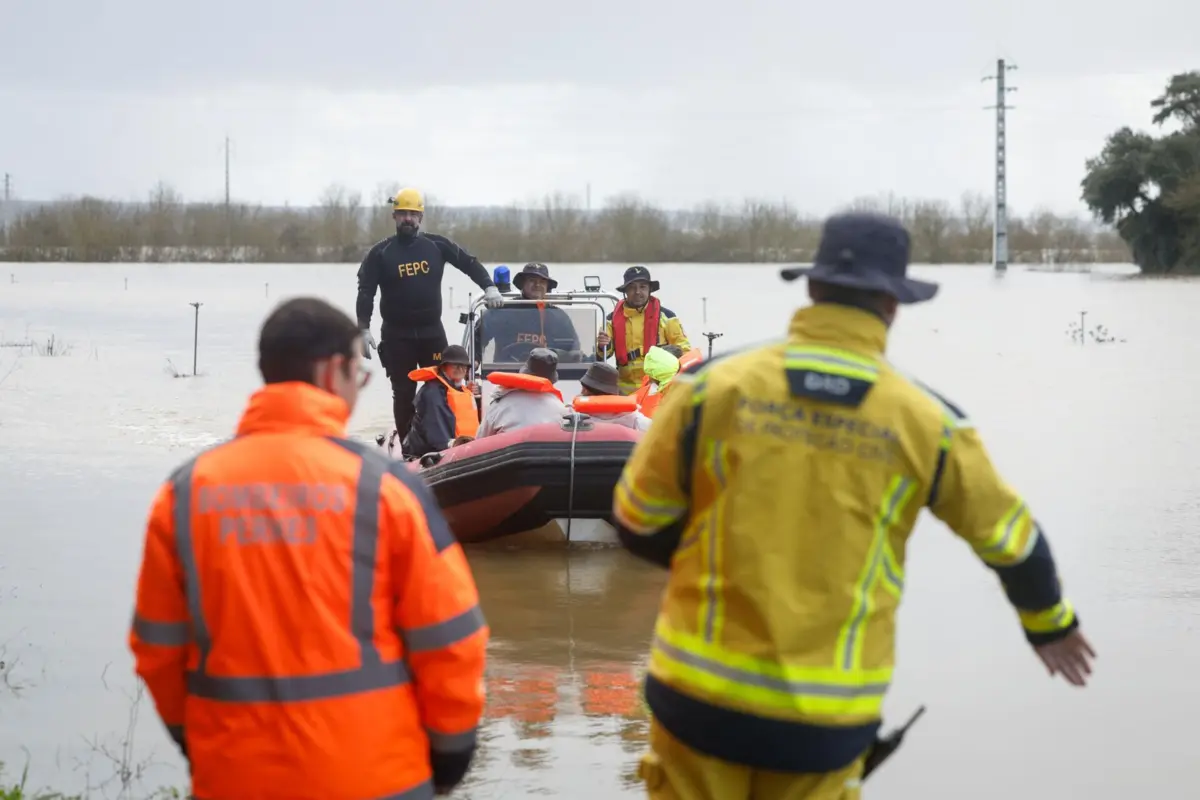 Autoridades retiraram habitantes de Reguengo do Alviela