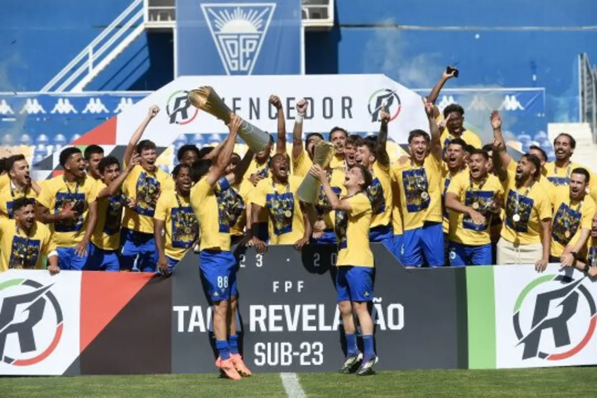 Canarinhos nos festejos da conquista da Taça Revelação