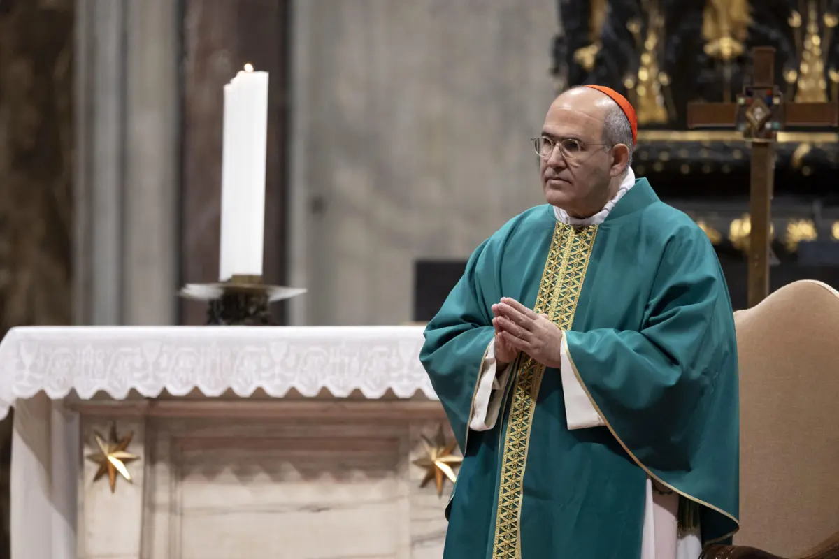 Entre os favoritos, destaca-se o português Tolentino de Mendonça