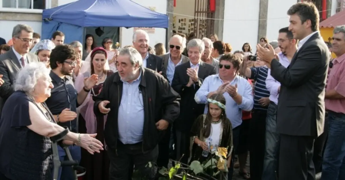 Eduardo Souto de Moura plantou uma das três tílias em Vila Verde