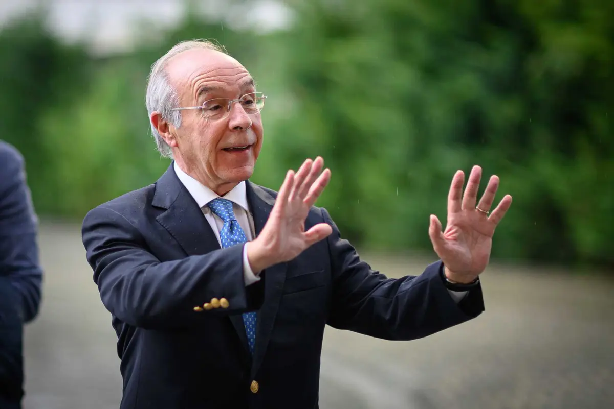 O antigo presidente do PSD afirmou que o “país está incrédulo com a ideia de ter eleições antecipadas”