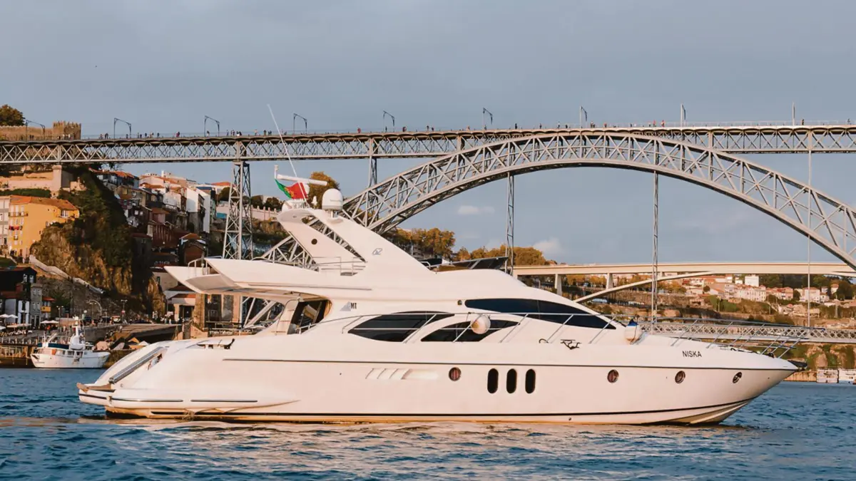 Iates para passeios em alto-marfazem parte da oferta para turistas milionários