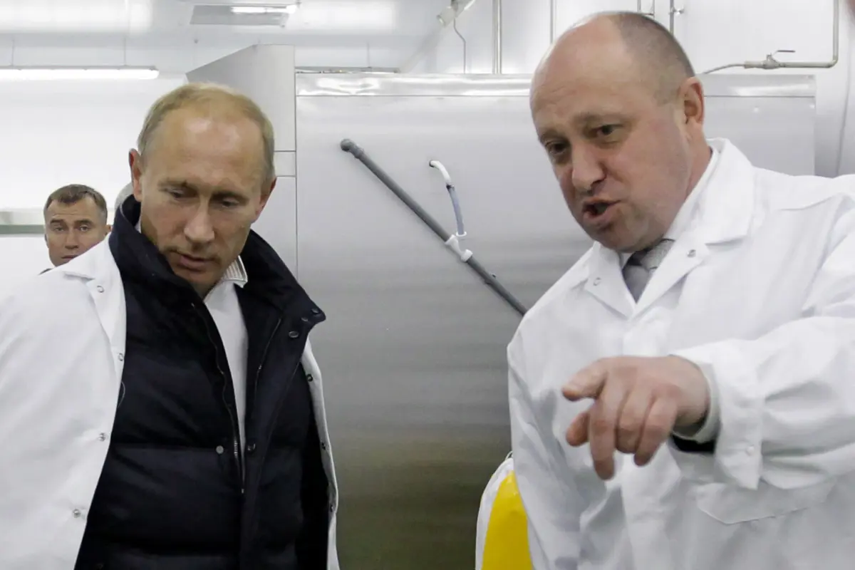 Vladimir Putin e Yevgeny Prigozhin, em 2010