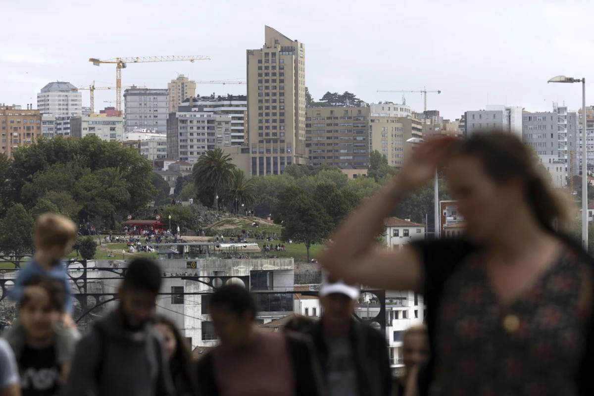 Em fevereiro, o capital médio em dívida para a totalidade dos créditos à habitação subiu 368 euros face ao mês anterior, fixando-se em 65.158 euros