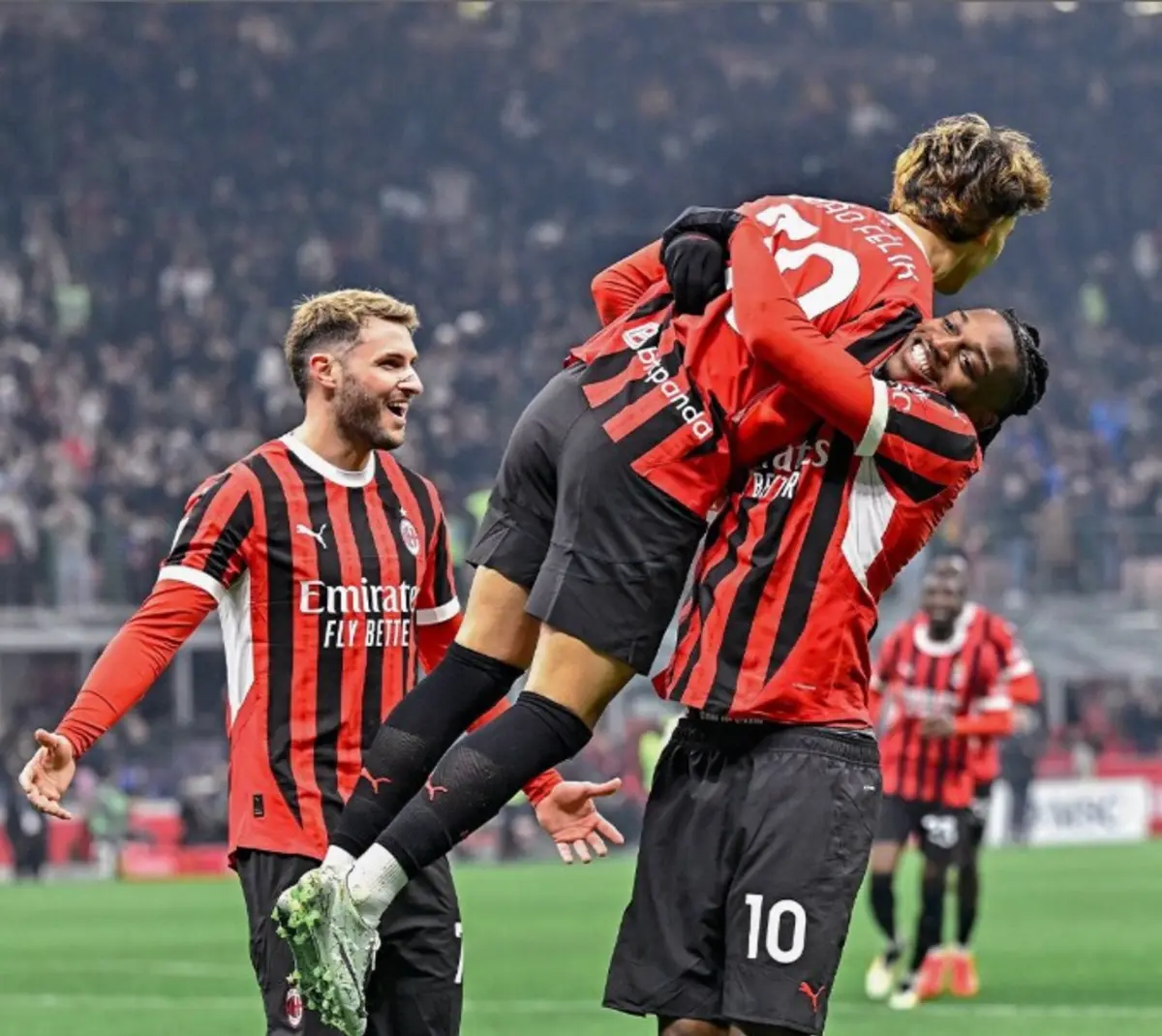 João Félix e Rafael Leão ao serviço dos milaneses
