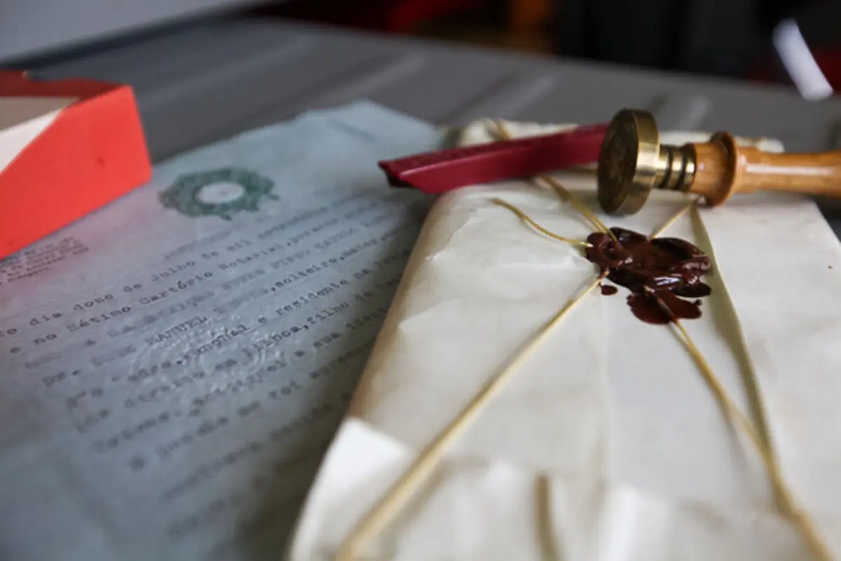 A arguida já foi expulsa da Ordem dos Notários