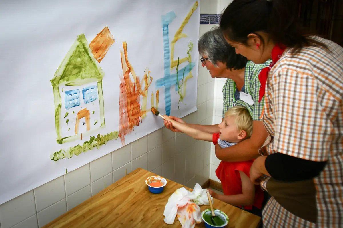 Imagem de contexto do artigo Edifícios e monumentos iluminados a azul para assinalar o Dia da Síndrome de Angelman