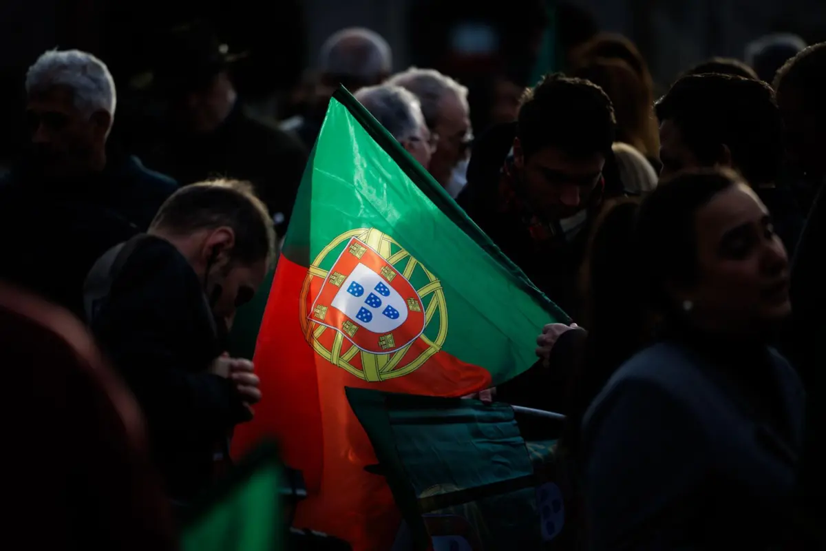 Braga, 10/01/2026 - António José Seguro durante uma visita ao mercado municipal de Braga, no âmbito da campanha para as eleições presidenciais. O candidato contactou com comerciantes e populares, apresentando as principais linhas da sua candidatura.
(Miguel Pereira)