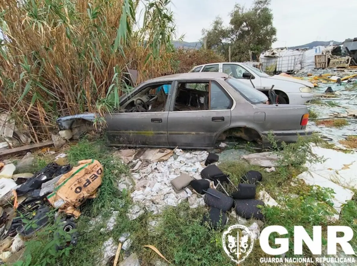 O desmantelamento ilegal ocorria numa sucata clandestina