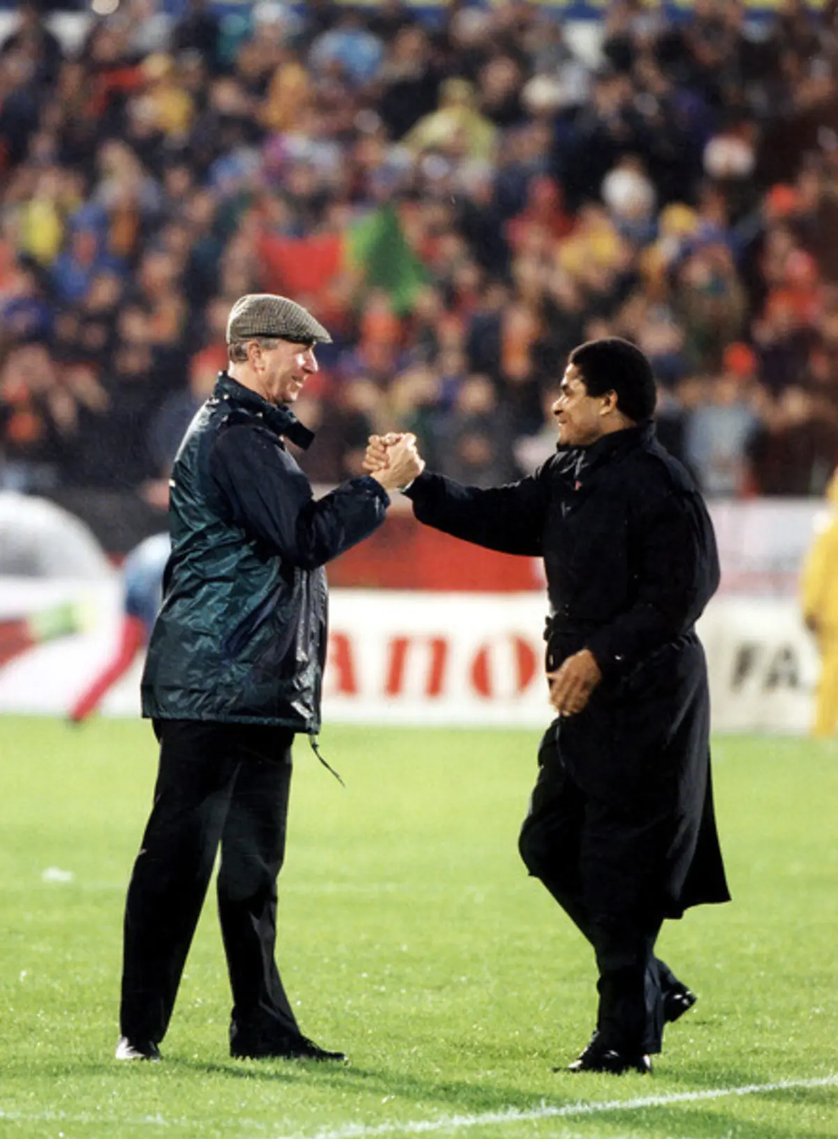 Bobby Charlton e Eusébio no Estádio da Luz