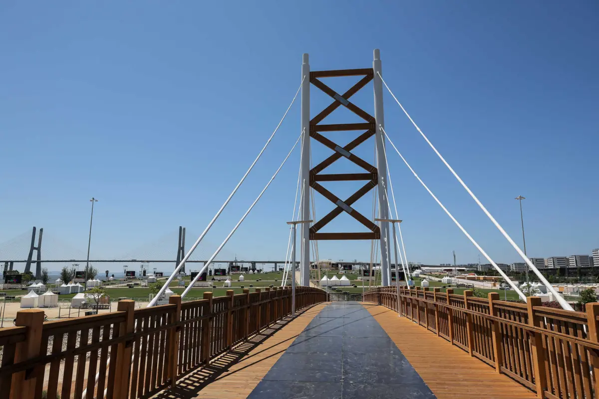 Estrutura liga Lisboa a Loures