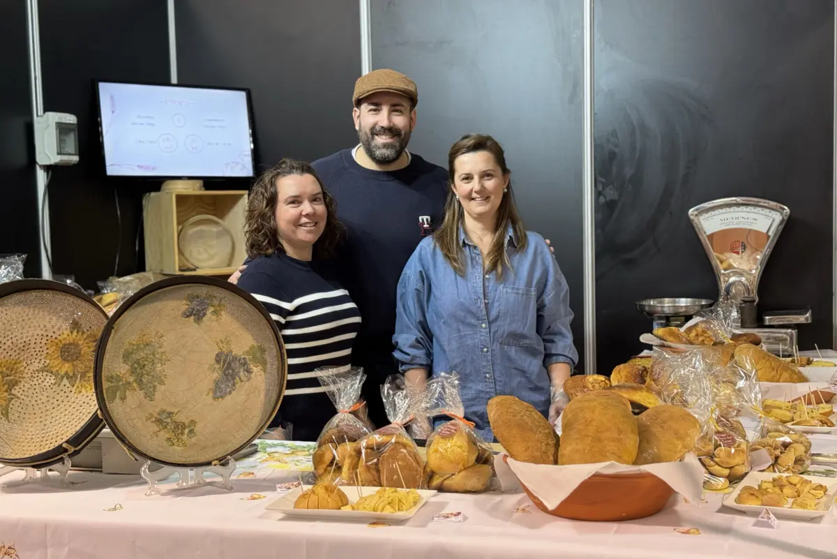 Alexandra Borges, Ricardo Borges e Paula Marina Machado, do stand Folar das Eiras