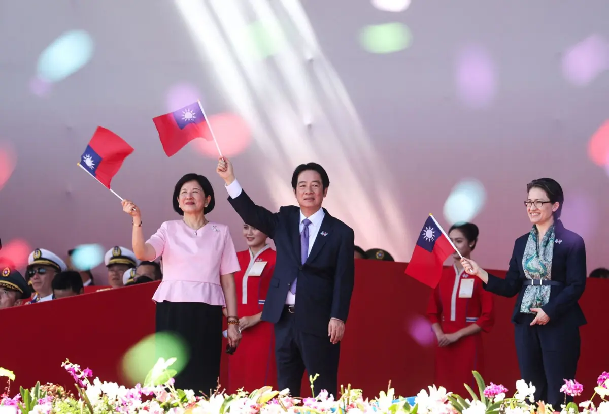 A vice-presidente de Taiwan, Hsiao Bi-khim (à direita)