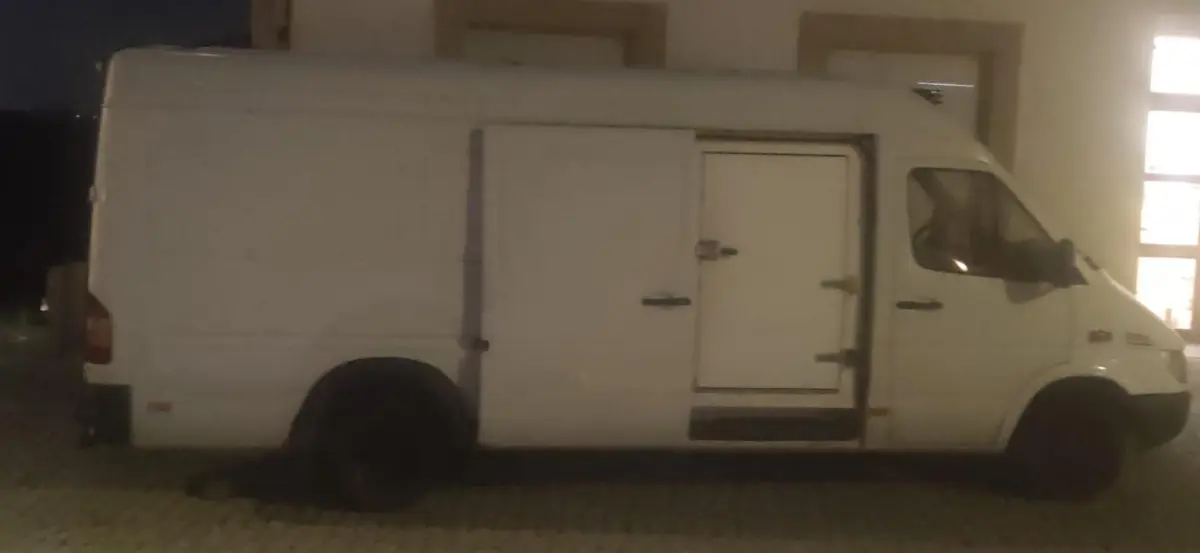 Junta reuniu carrinhas frigoríficas para ajudar a guardar comida de quem está sem eletricidade desde quarta-feira