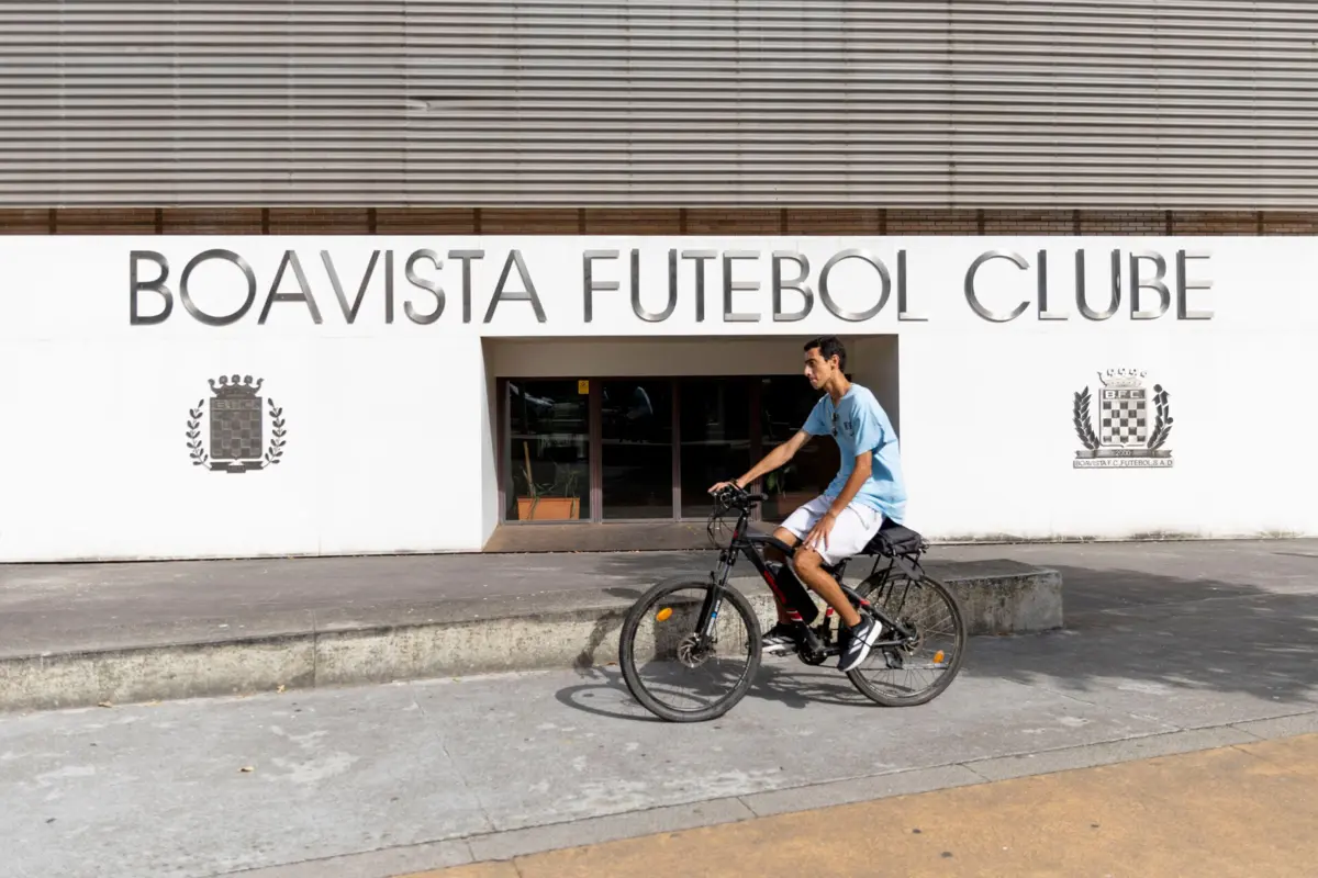 Adeptos que passaram pelo Bessa não esconderam tristeza pelo momento, mas optaram quase todos pelo silêncio