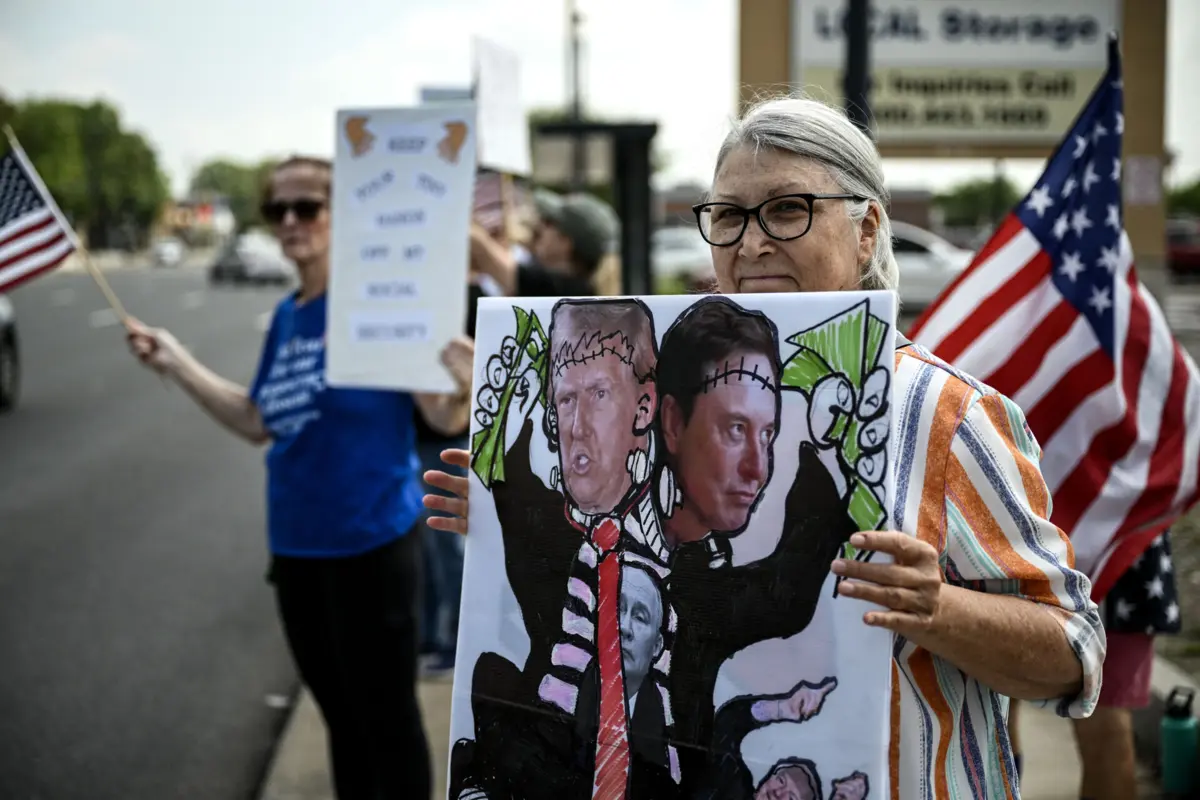 A campanha foi organizada pelo movimento "Tesla Takedown"