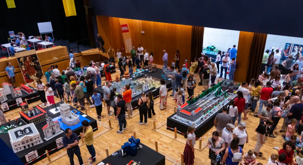Imagem de contexto do artigo Evento junta fãs adultos da Lego de 12 países em Paredes de Coura