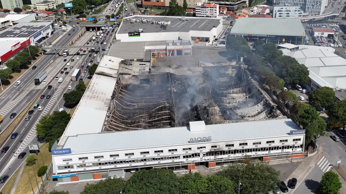 Operações de rescaldo prolongaram-se durante várias horas