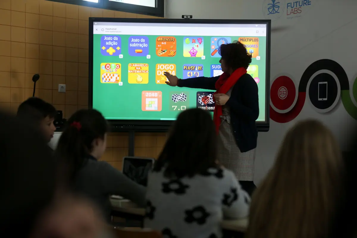 Imagem de contexto do artigo Mais de 8500 professores progridem em janeiro