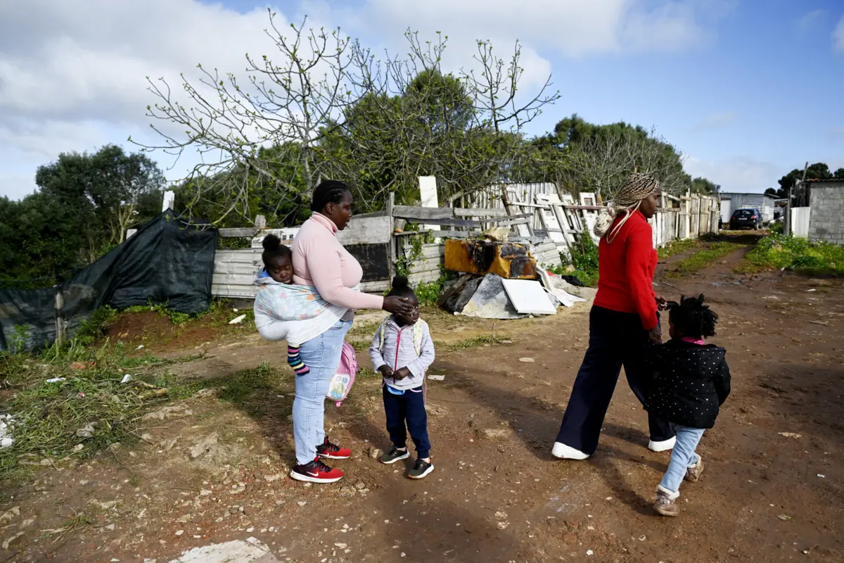 Vivem cerca de 45 famílias no Talude, em Loures. A maioria tem crianças a seu cargo