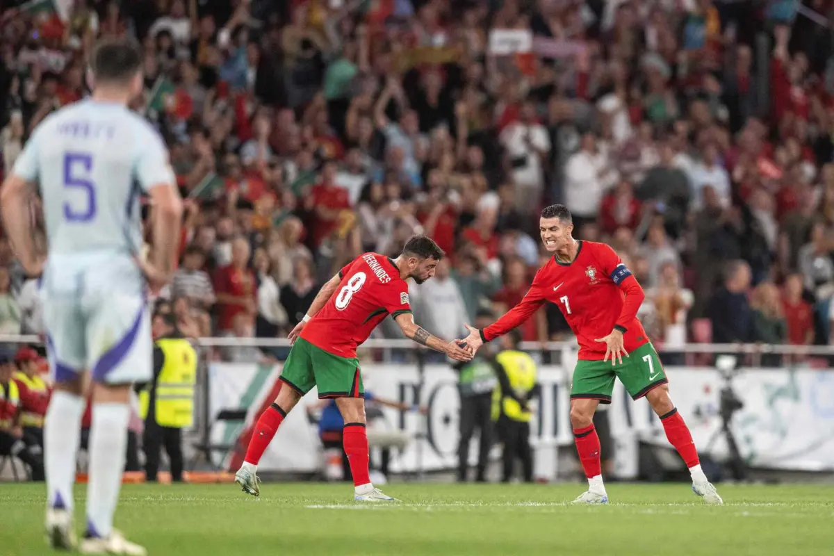 Bruno Fernandes e Cristiano Ronaldo marcaram frente à Escócia