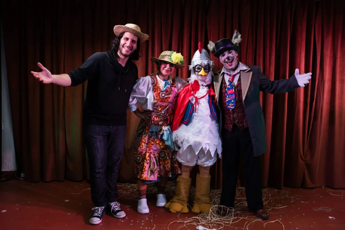 Companhia GATEM – Espelho Mágico apresenta a comédia musical “O Pintinho Feio”