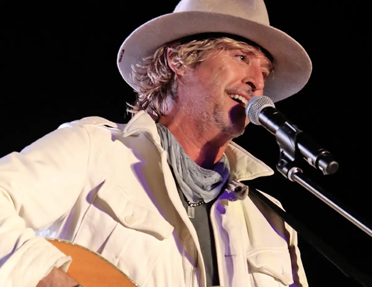 Charlie Colin foi um dos membros originais dos Train