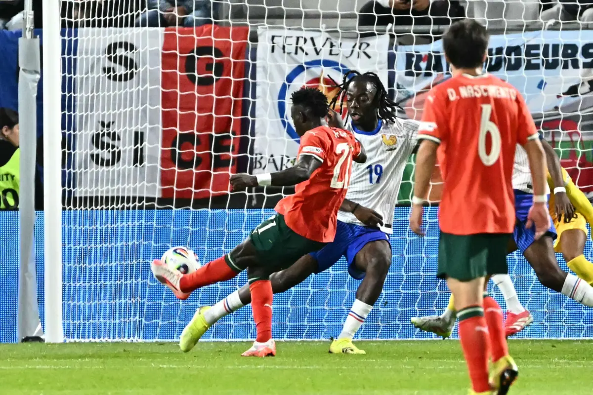 O momento em que Roger Fernandes desperdiça uma das melhores oportunidades da primeira parte