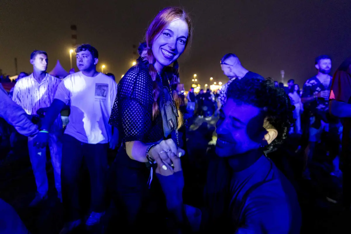 Momento de amor na Beach Party: José pediu Christelle em casamento e ela aceitou.