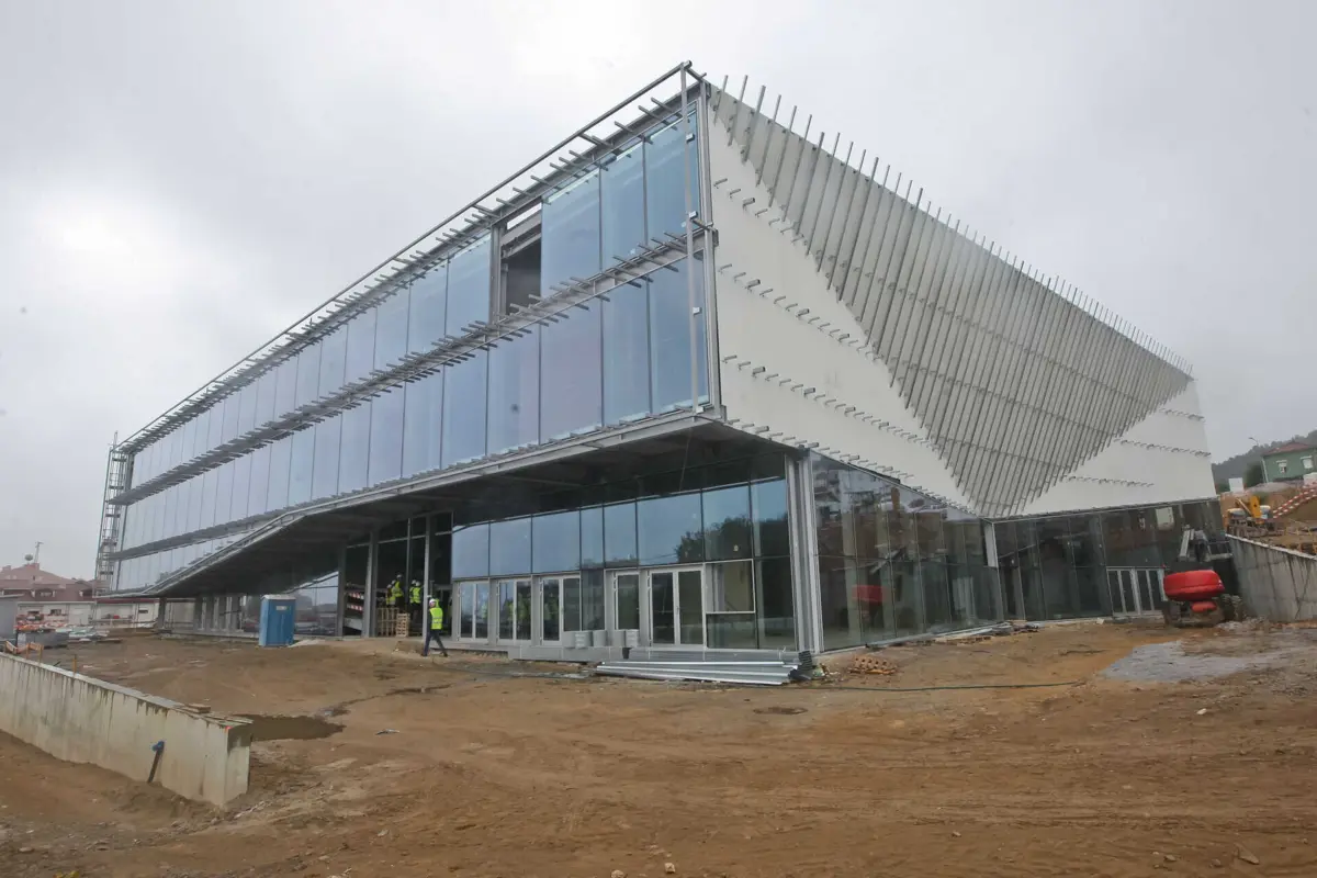 Obras do pavilhão sofreram atraso