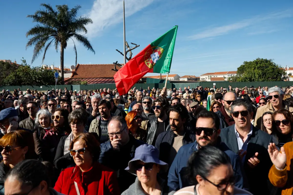 Mais de 500 pessoas em protesto contra fecho da urgência de Obstetrícia do Barreiro