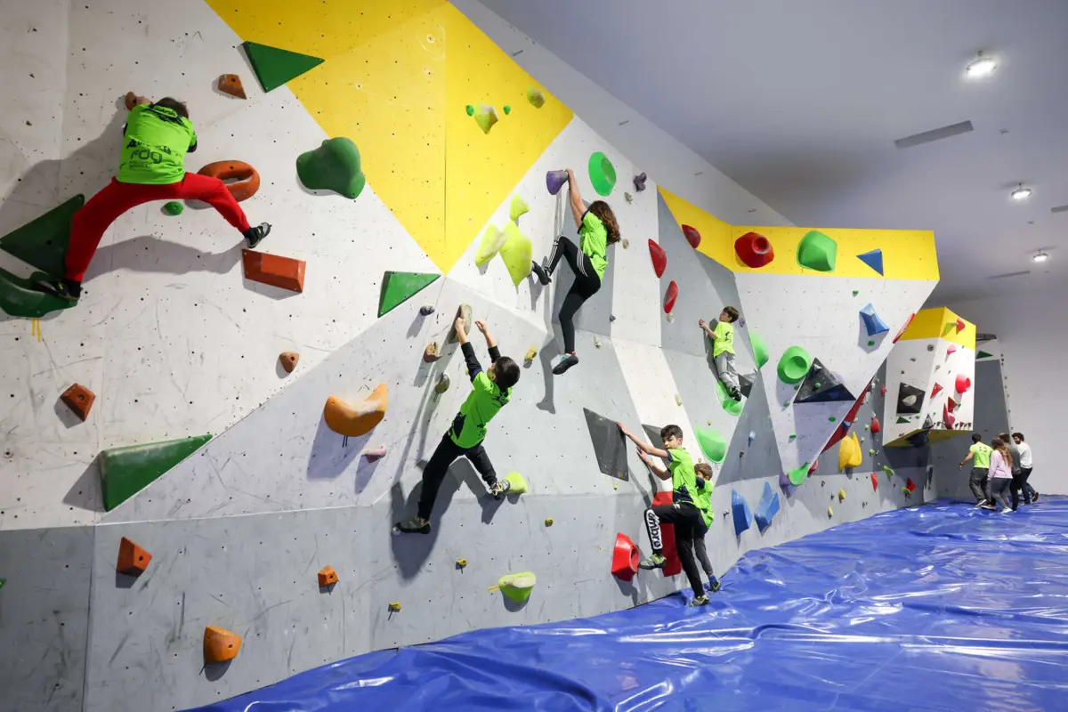 Rocódromo permite à Associação Desportiva de Escalada de Braga fazer evoluir a prática