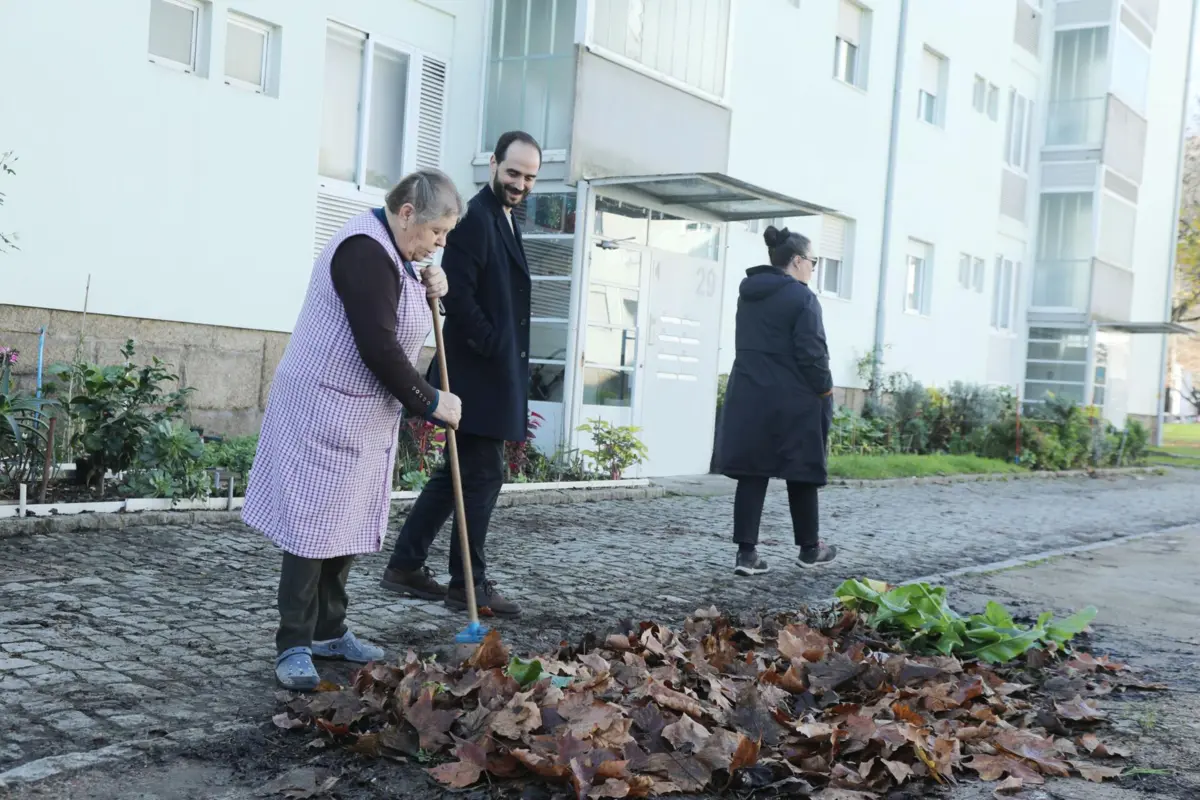 Moradores queixam-se da falta de limpeza