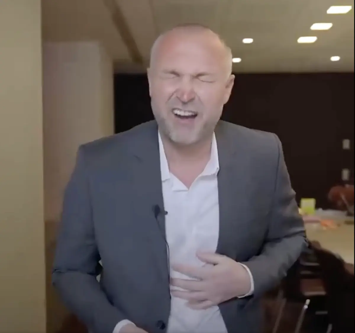 O deputado Laurent Panifous durante a experiência