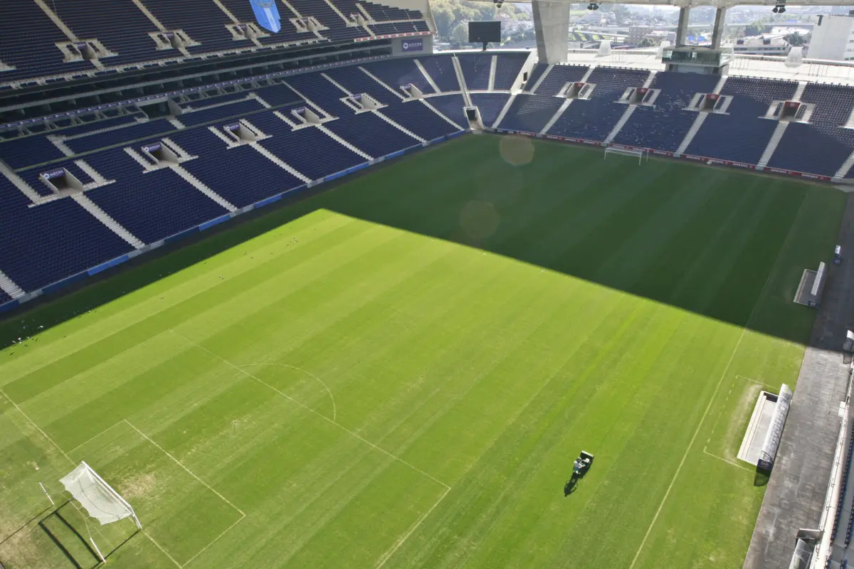 Estádio do Dragão é um dos que pode receber jogos da prova em Portugal