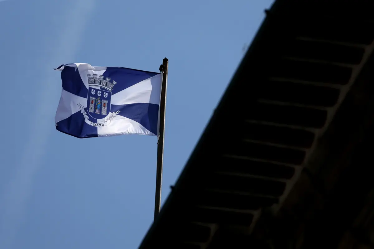 Imagem de contexto do artigo Pede 2465 euros à Câmara de Braga por ter caído num buraco